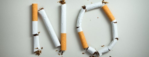 Wort "NO" aus zerbrochenen Zigaretten