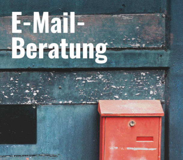 Banner für den Bereich E-Mail-Beratung, Foto von einem roten Briefkasten an einer Tür