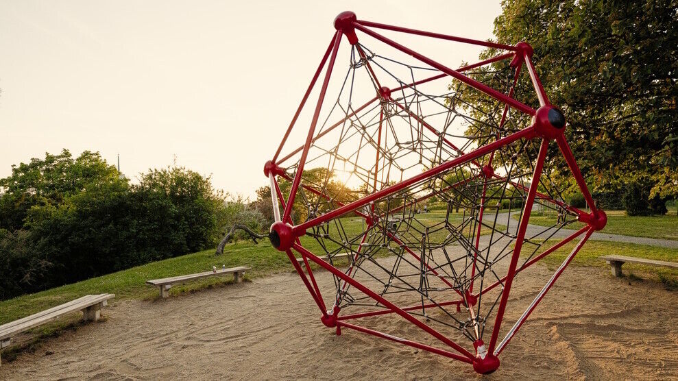 Seilpolyeder auf einem Spielplatz