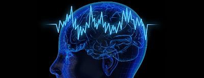 Computergenerierte halbtransparente Darstellung eine Kopfes, durch den das Gehirn zu sehen ist. Darüber eine Zackenkurve wie von einem EEG.