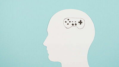 Gezeichneter Umriss eines Kopfes mit einem Gamepad im Kopf