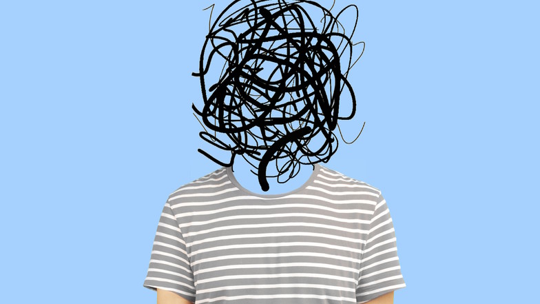 Portrait eines Menschen in T-Shirt mit wirren Strichen statt eines Kopfes