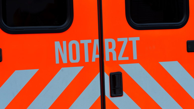 Nahaufnahme Hecktür mit Aufschrift "Notarzt"