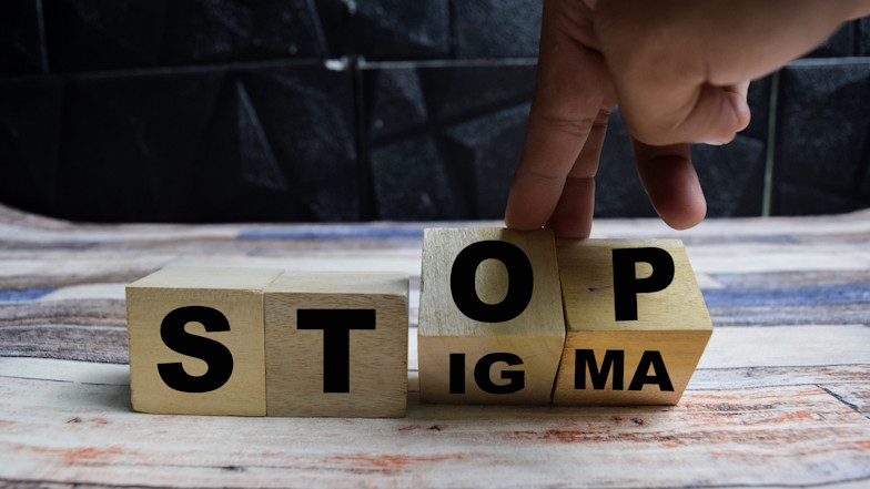 Holzbausteine zeigen das Wort S-T-O-P